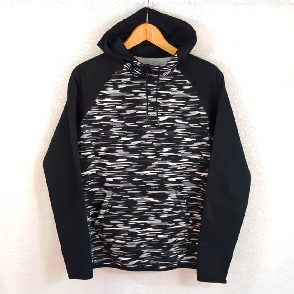 Nike Therma Fit Women's Black White Gray Camouflage Hoodie Size Small